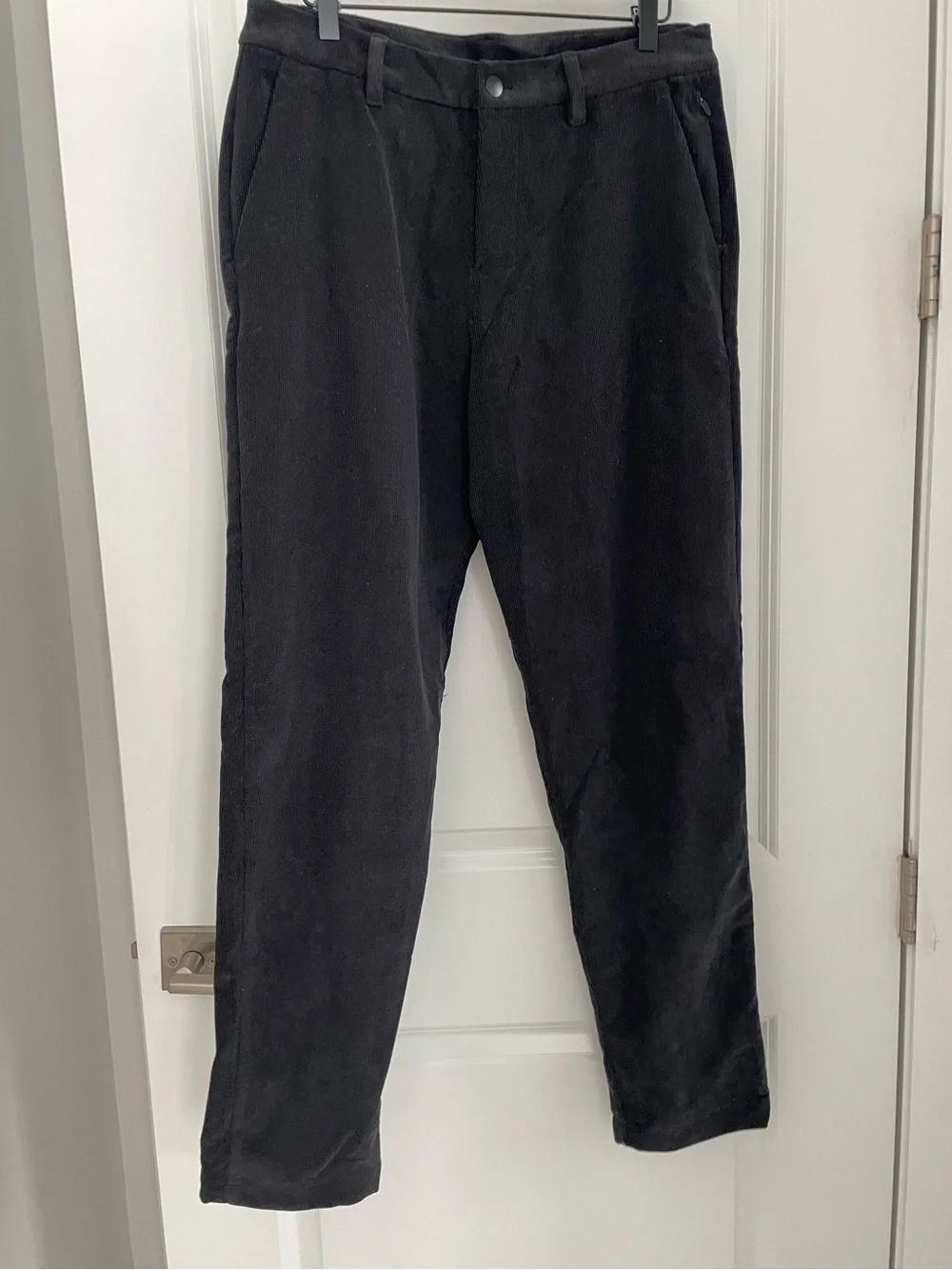 Lululemon ABC Classic Fit Trouser Pants Black Corduroy Mens.   Sk18